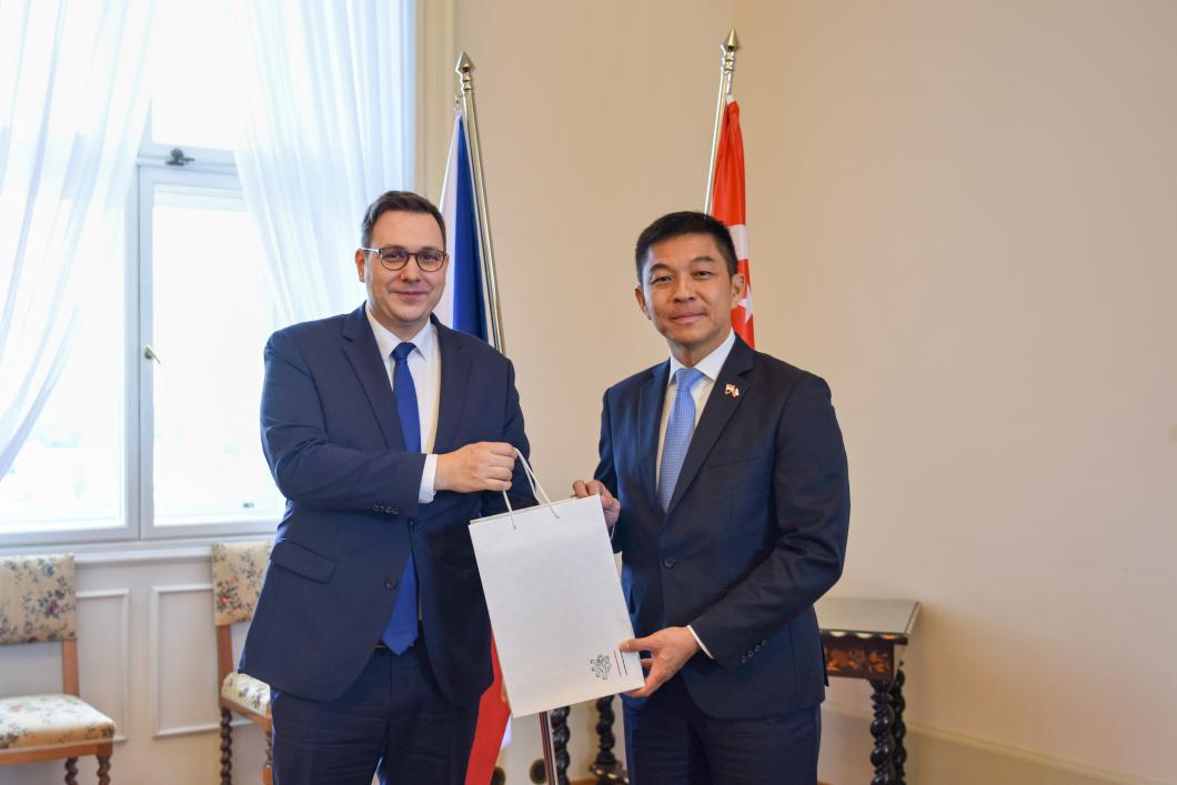 Český ministr zahraničí Lipavský se setkal s předsedou singapurského parlamentu