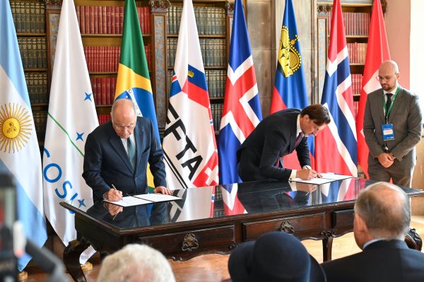 South American Union signs new trade deal with the European bloc