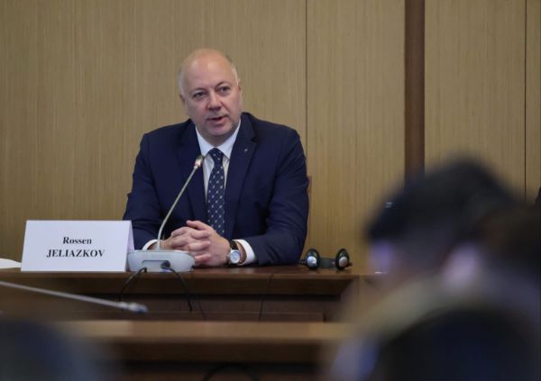 Bulgarian government withdraws 2026 budget proposal, forced by street protests