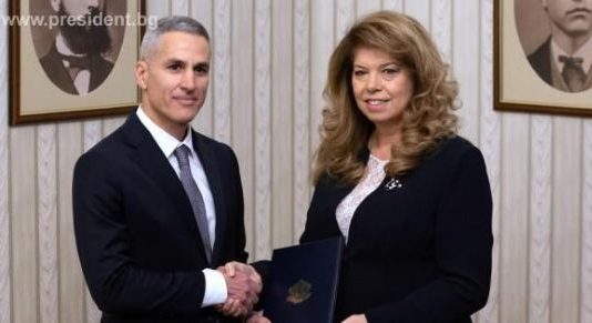Bulgaria: Incumbent President Iliana Iotova will face pro-European Andrey Gyurov in a runoff