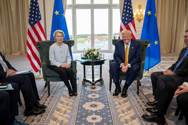 Financial Times reports US warned EU to accept customs agreement if it wants access to LNG