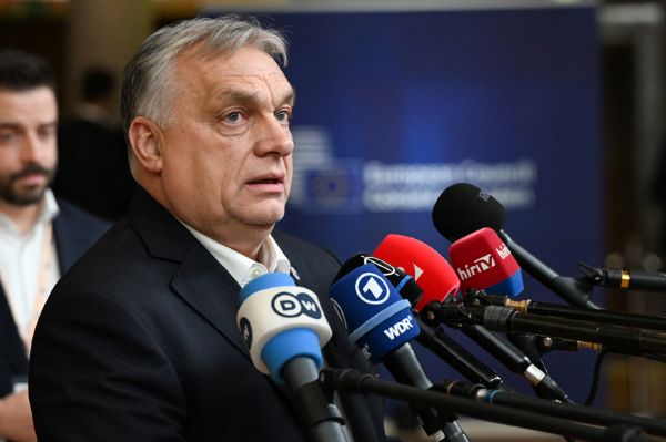 A month before critical elections, Orbán wants the EU to suspend sanctions on Russian energy