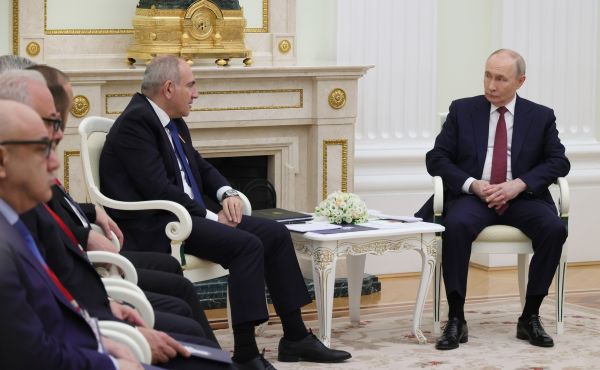 Putin warns Armenia it can’t be both in the EU and the Russia-led economic bloc