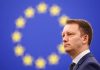 Social Democrats and extremists prolong political crisis in Romania, rejecting Mureșan government